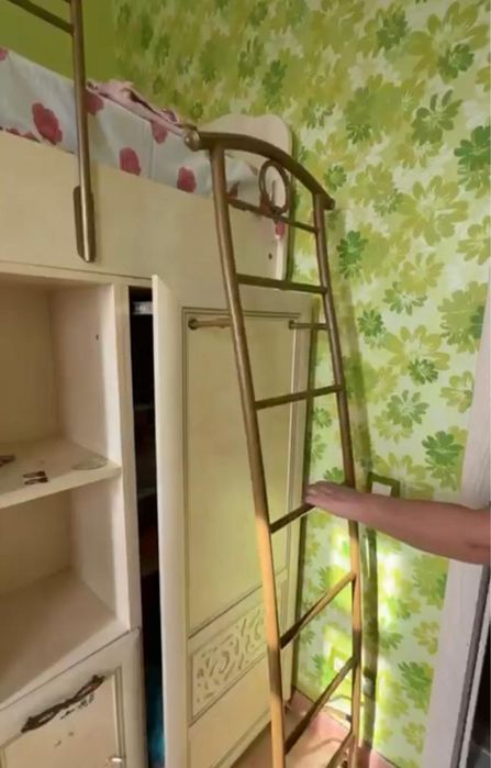 Детская двухъярусная кровать