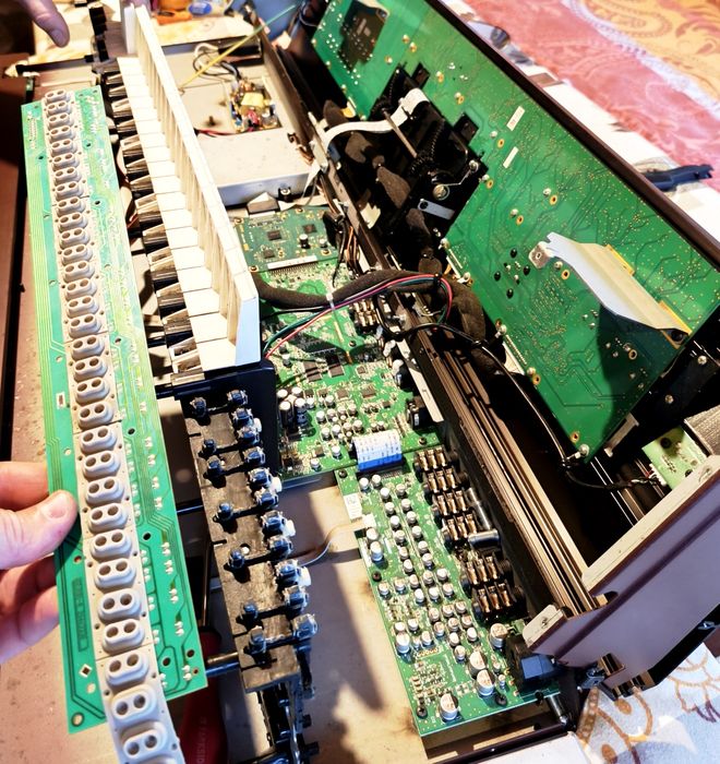 Orgă Reparatii claviatura. Pas . Display  .