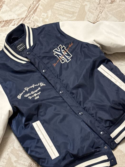 Продаю бомбер почти новый