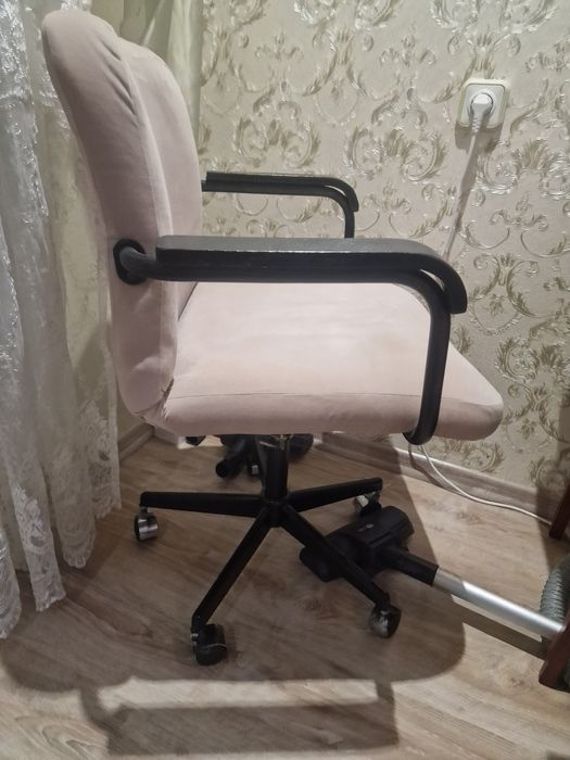 Продам кресло учебное, офисное