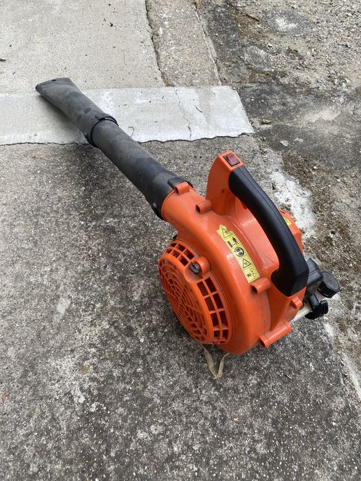 Suflanta frunze pe benzina