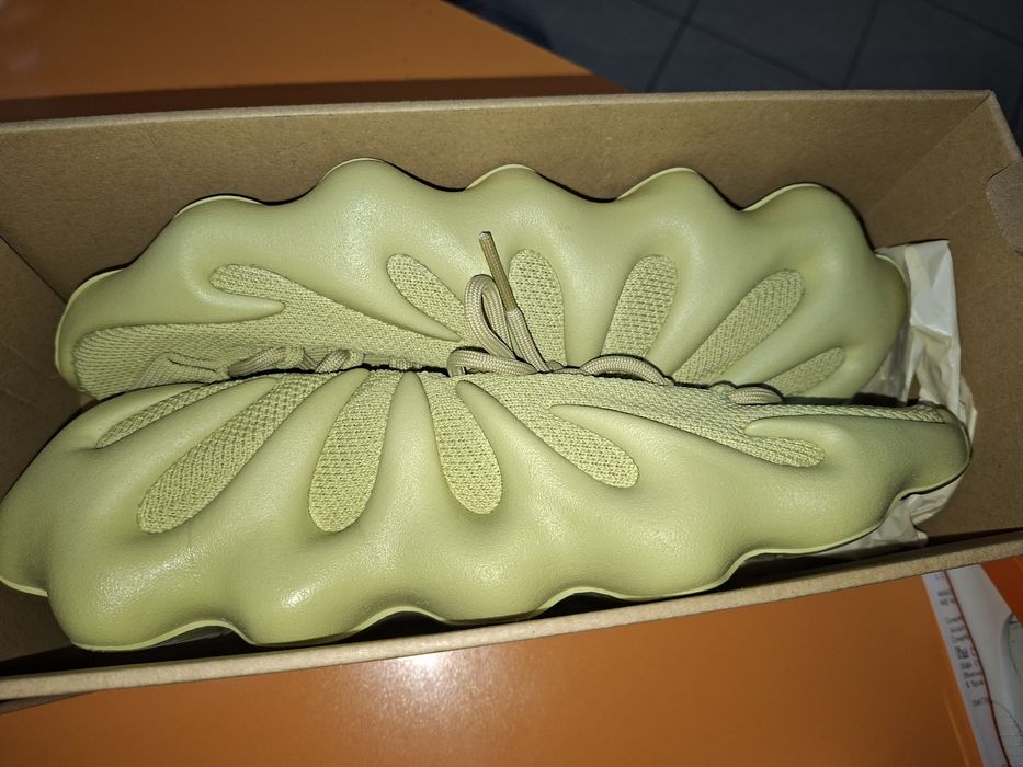 Нови спортни обувки