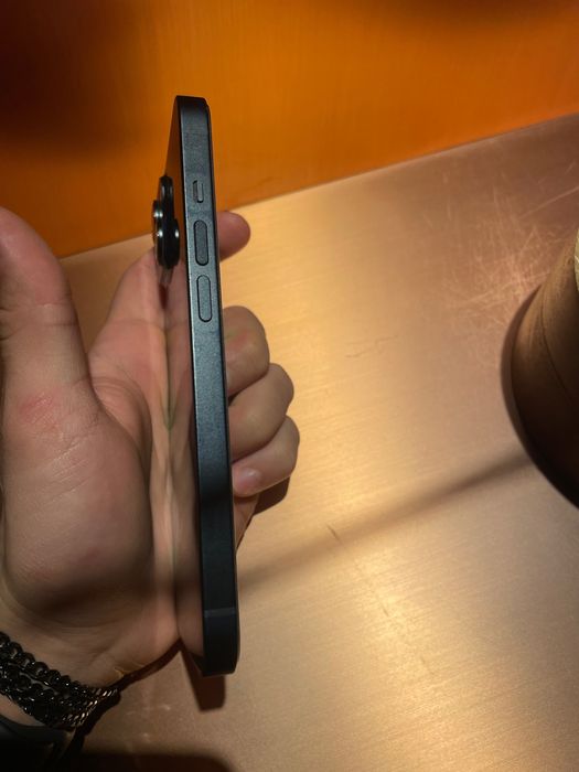 iPhone 14 midnight black