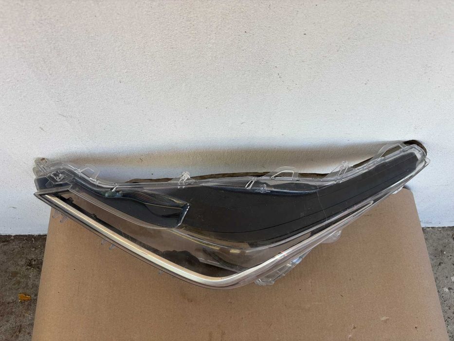 Sticla far stanga Toyota Corolla sedan dupa 2018