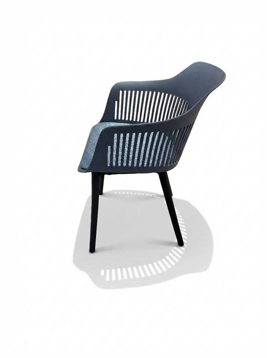 Трапезен пластмасов стол с мека седалка и подлакътници, 4 цвята