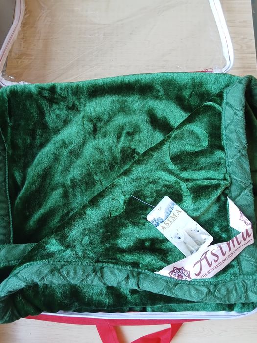 Пледы, покрывало и подушки