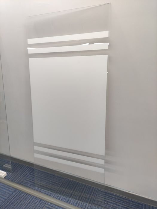 Два стекла для офисных перегородок