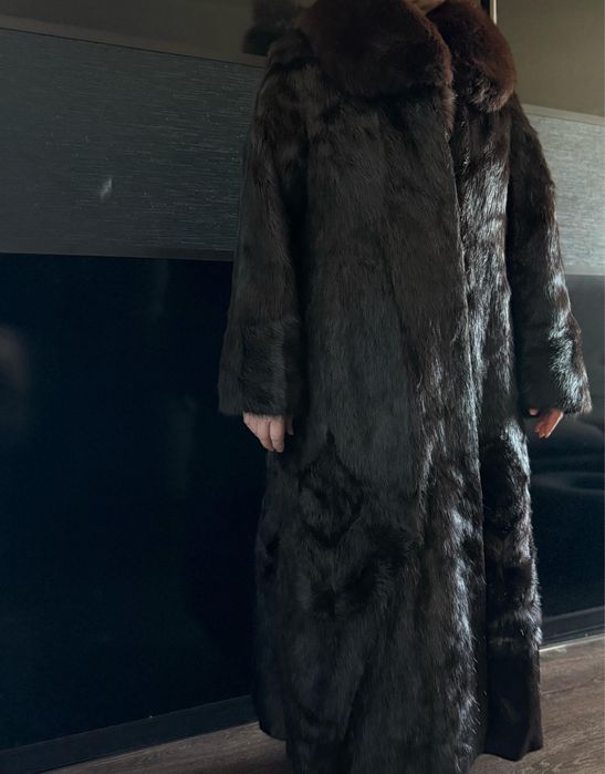 Шуба нутриевая воротник Песец