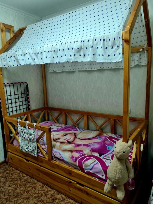 Детская кровать ,деревянная для двоих детей