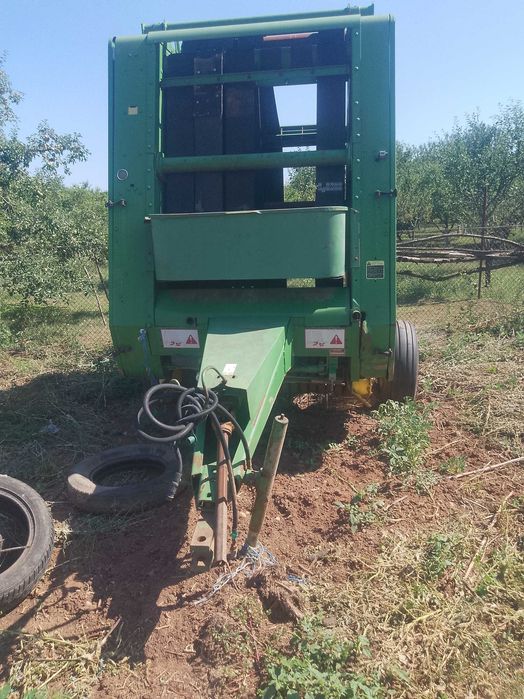 Vând balotieră John Deere