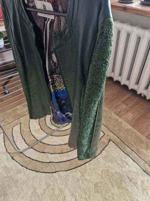 Продам. Верхняя женская одежда