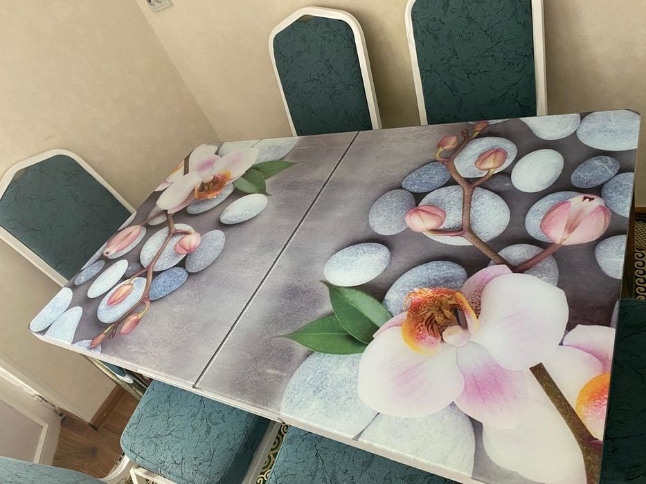 Стол и стулья для кухни