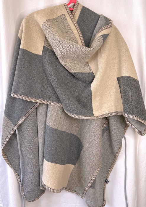 Италианско пончо в пастелни цветове