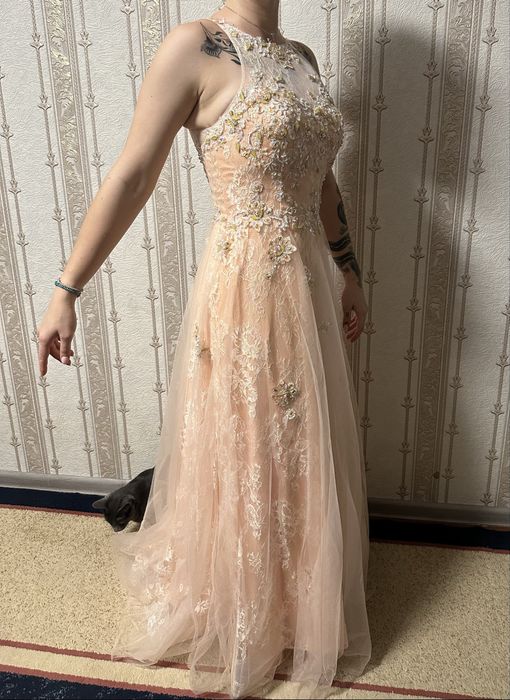 Платье розовое со стразами