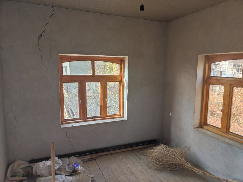 Uchastka sotiladi 7 sotix 1 sotix zaxvati bor