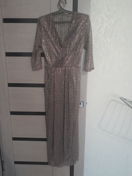 Вечернее блестящее платье