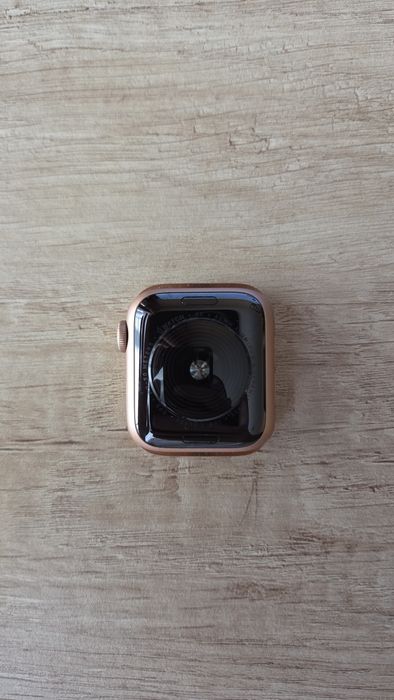 Apple Watch SE - Gold - 40mm - 87% Батерия