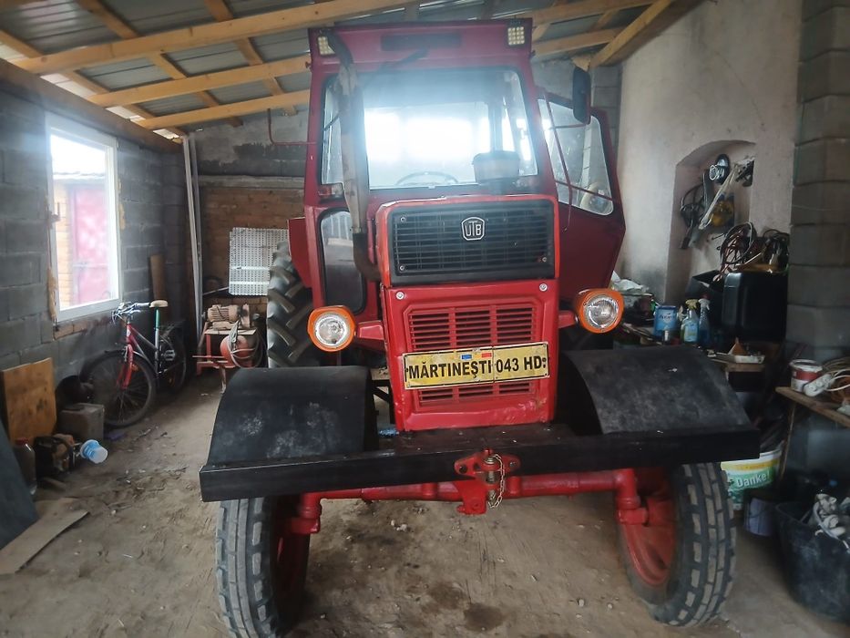 Vând sau schimb cu un tractor 445