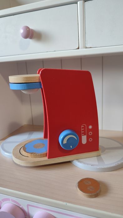 Детска кухня + дървени играчки