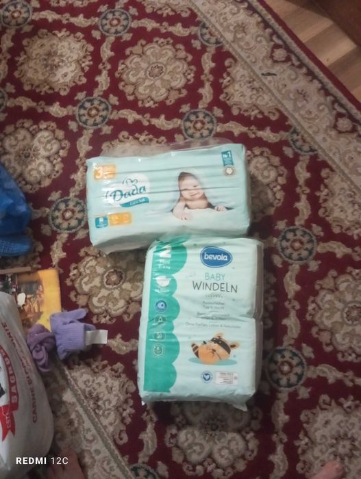 Scutece mărimea 2 și 3  total 110 bucăți