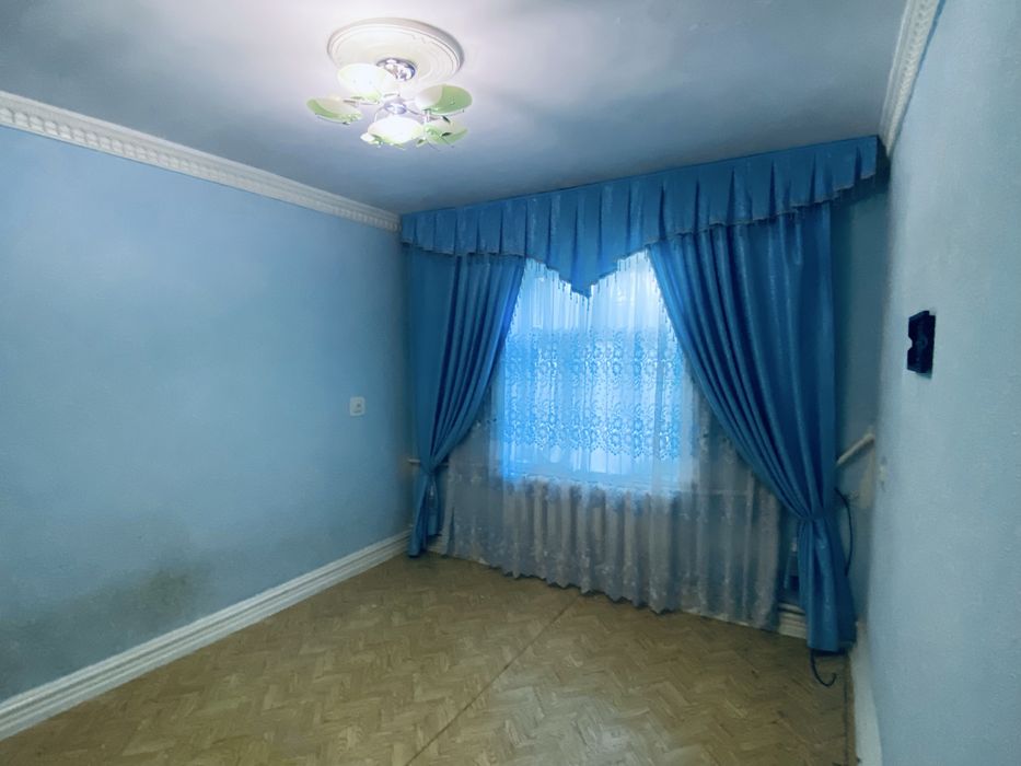 Shahar markazidan 4 xonali 84 kv uy sotiladi