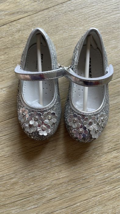 Продам туфли на девочку