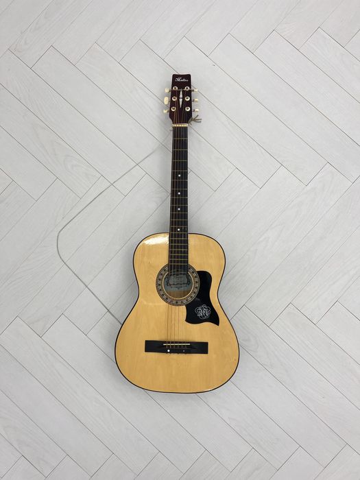 Акустическая гитара