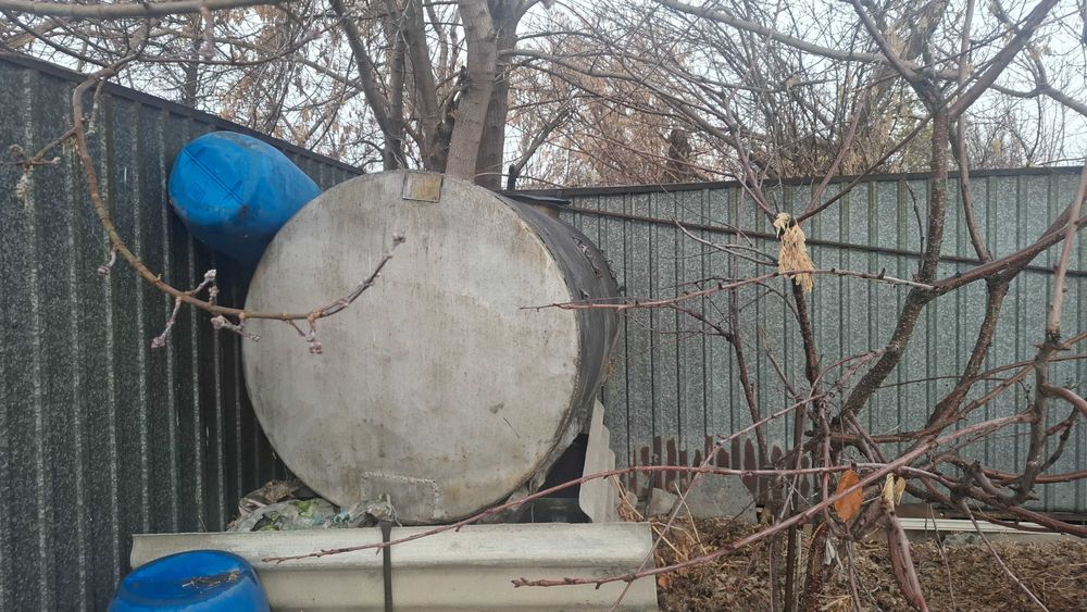 Продам цестерну 3тонны