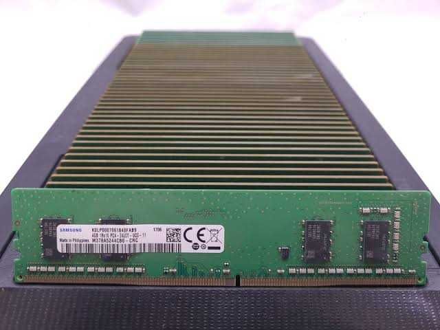 Memorii Ram 4 Gb DDR4 Dimm Samsung
