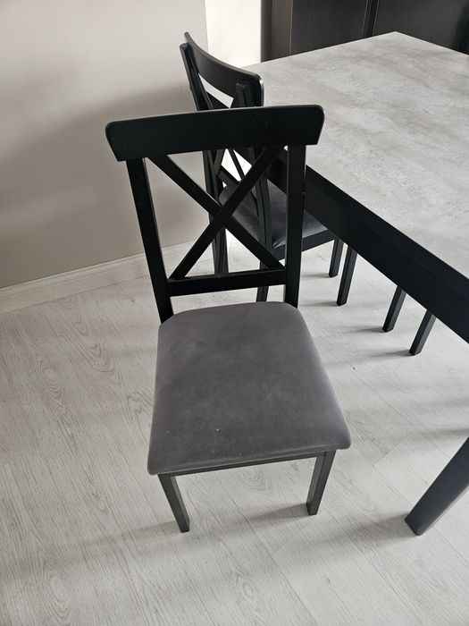 Обеденный стол и стулья