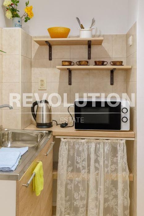 Дава се под наем Едностаен апартамент в Варна, ВИНС - 30 кв.м за 225 € - Снимка #1