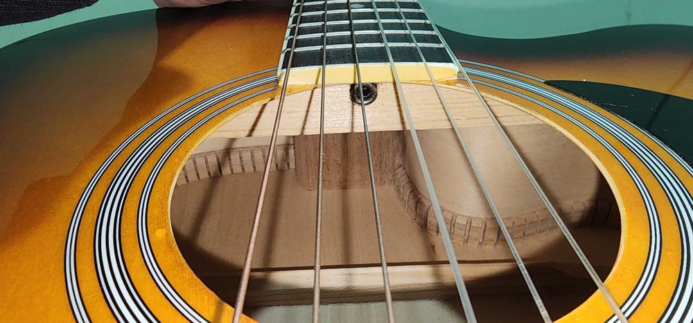 Gitara sotiladi karavan 1mln200 kelishamiz