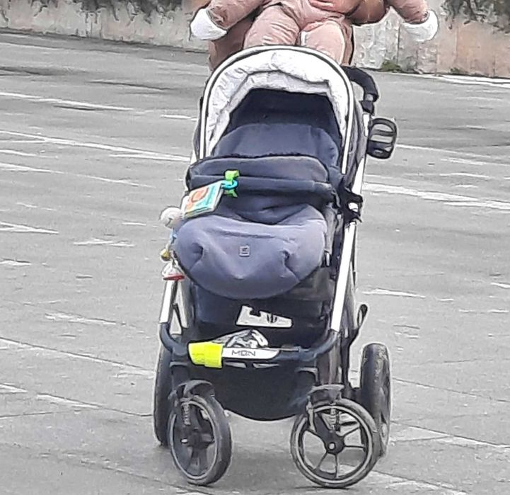 Бебешка количка Moon Nuova 3в1  (+стол за кола Cybex Aton5)