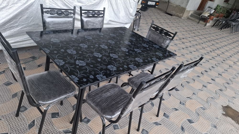 Стол стуллар сотилади