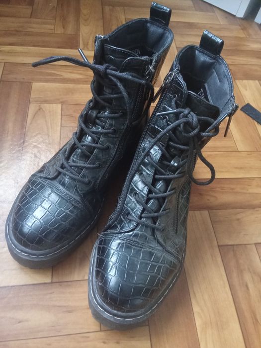 Ботинки демисезонные рр 37  в идеальном состоянии