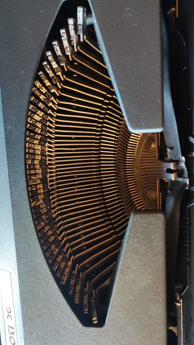 Чисто нови пишещи машини Хеброс 1300Ф в оригинален куфар – 2 бр.