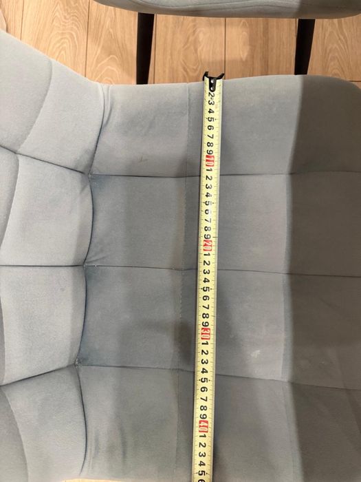 Продается кухонный стол с 4 стульями