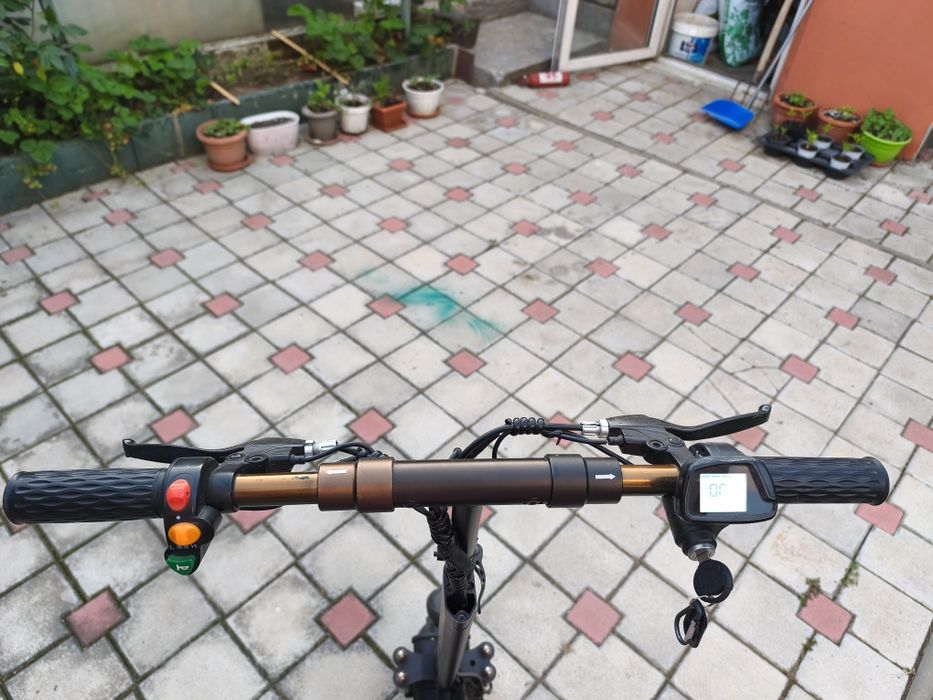 Trotinetă electrică Lamtwheel, model AK-02.