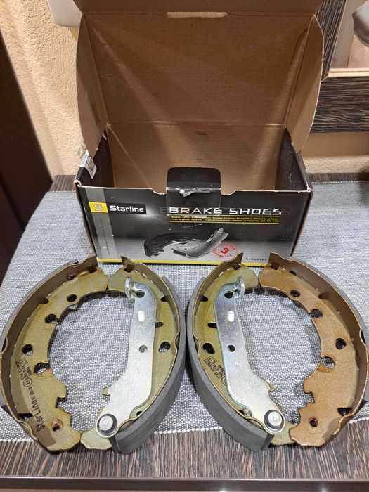 Продавам задни челюсти за Mazda 2 от 2004, марка Starline