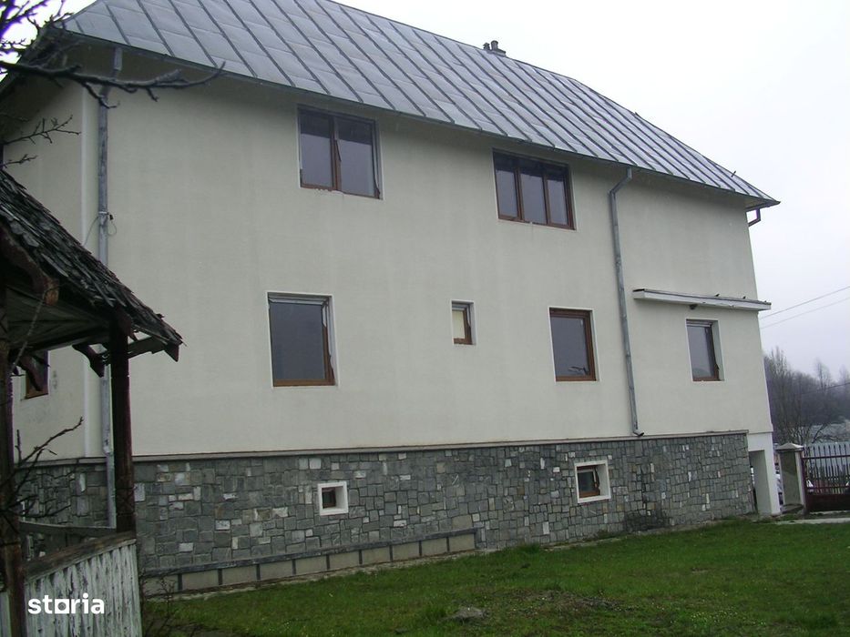 Vând casă spațioasă în Breaza – 1500 mp teren