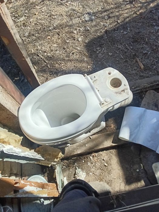 Продам Унитаз Б/У