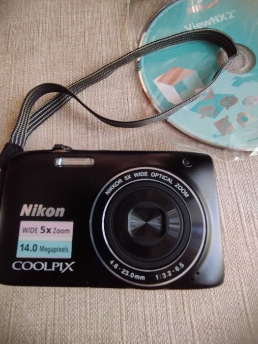 Три броя:Фотоапарати -Смена 8М и Skinа;Nikon Coolpix