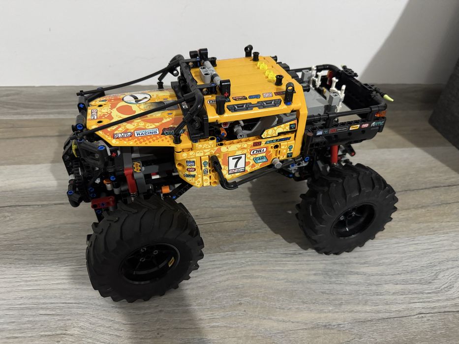 LEGO® Technic - 4x4 X-treme Off Roader (42099)
