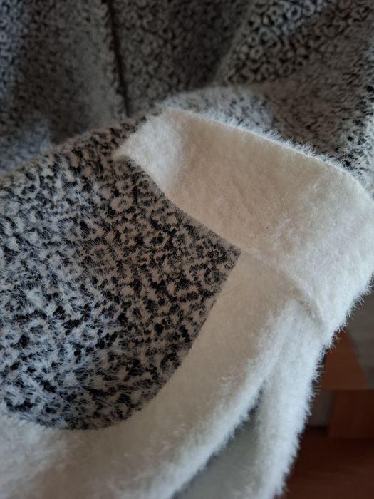 Продам очень нарядный кардиган.