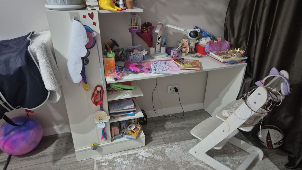 Продам стол и кроватку детскую