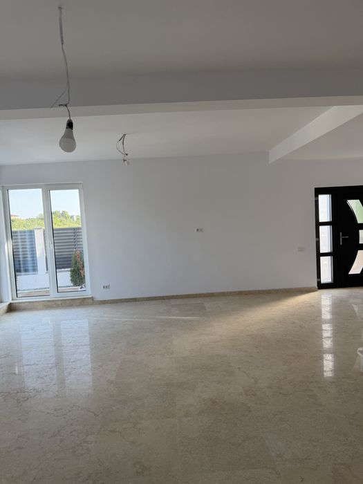Spațiu comercial/Casă de închiriat