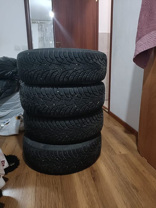 Продам шины шипы