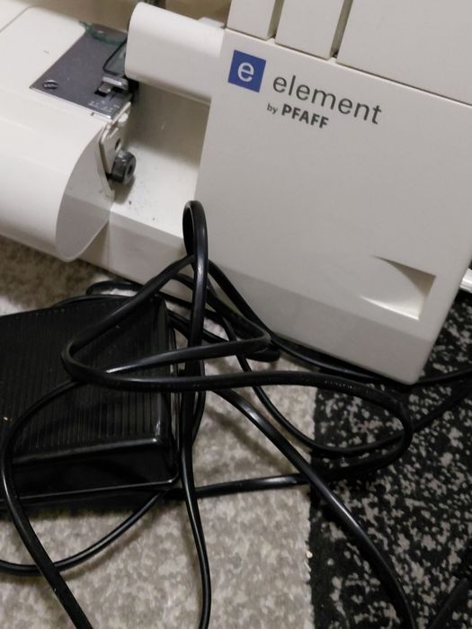 De vanzare  masina de surfilat casnica cu 4 fire