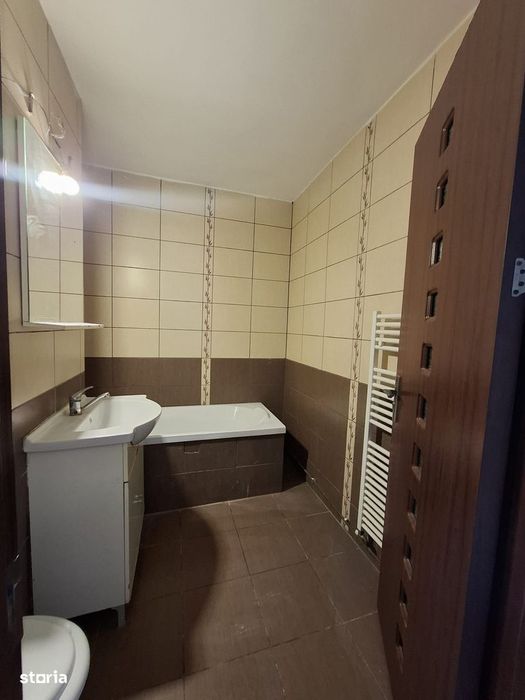 Apartament 3 camere, balcon, parter, preț bun