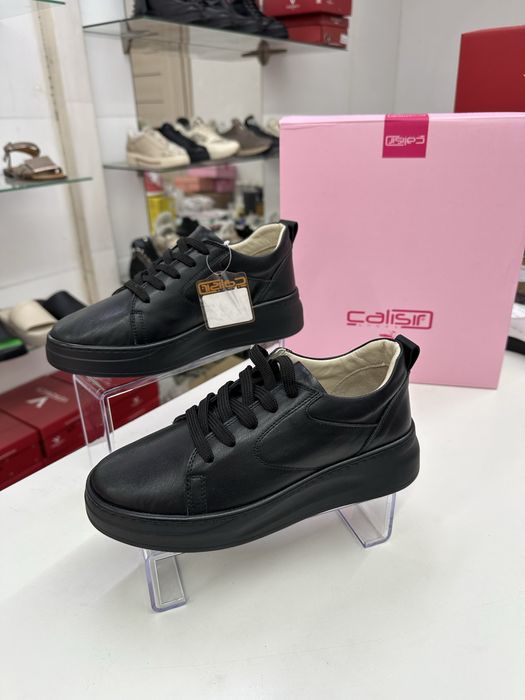 Женские кроссовки размер 37